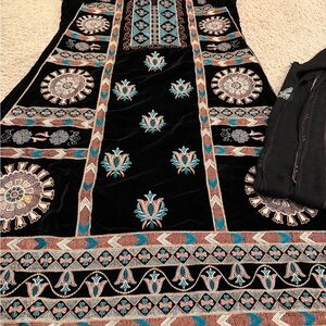 Embroidered Black/Teal Velvet Kurta & Chiffon Scarf